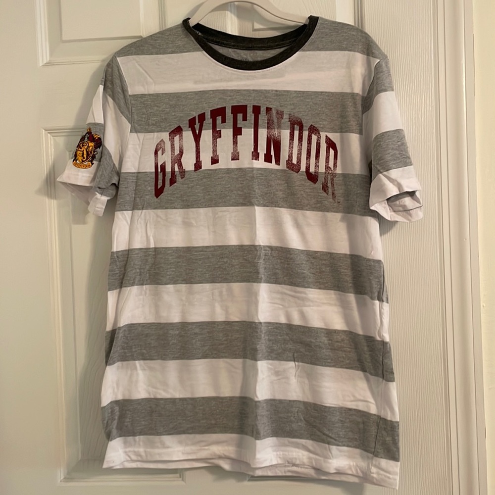 Harry Potter Universal Studios Gryfindor shirt